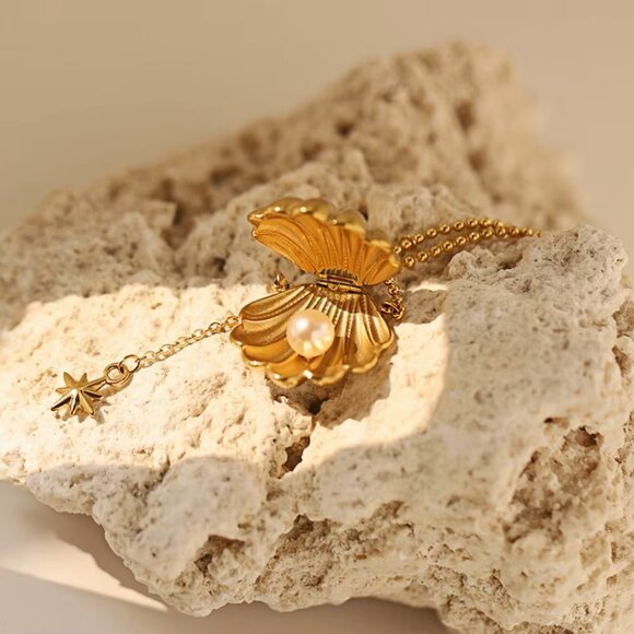 Gold Seashell Pearl Pendant Necklace Locket with Star Charm Ocean Jewelry Gift - Picture 2 of 6